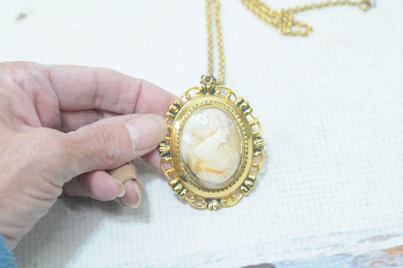 Vintage Carved Shell Cameo Pendant Necklace Gold … - image 6