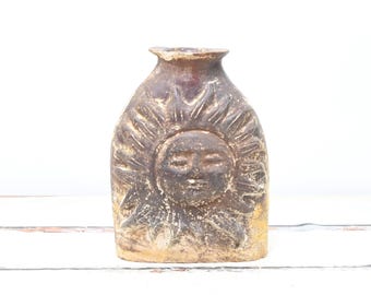 Vintage. Kunstkeramiek vaas, terracotta vaas, vaas met verhoogde zon, Mexico?