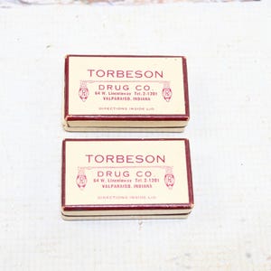Dos cajas antiguas de cartón para recetas de la Farmacia Torbeson, Valparaíso, Indiana.