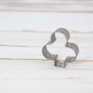 Antique . Tin Club, Clover, Shamrock Shaped Cookie Cutter Primitive Rustic #3