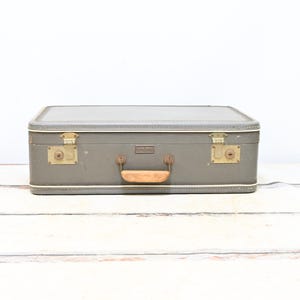 Vintage . Cape Way Suitcase Luggage Gray and Pink Suitcase Travel Overnite Bag