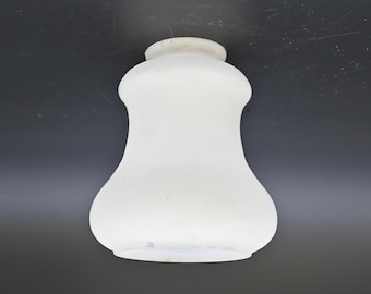 Lámpara colgante vintage con pantalla de globo de cristal blanco de 4,75" y soporte de 2,25".