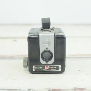 Vintage . Kodak Brownie Hawkeye Box Camera Retro Good Condition Photography Collectible Retro Kitsch Decor +