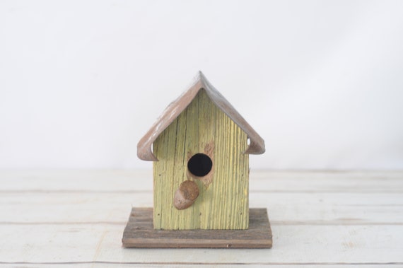 黄色。青い鳥の家。手作り。納屋の廃材から作られた鳥の家。#OGS10 