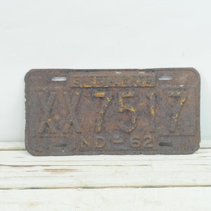 Vintage . 1962 Indiana Safety Pays License Plate XX7517 Original Birthday Gift Car Collector Gift Indiana Memorabilia  +
