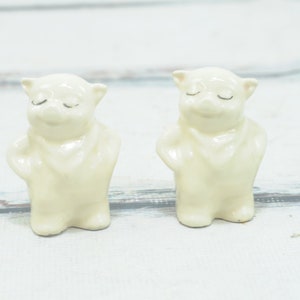 Vintage .1940s SHAWNEE POTTERY CO. Smiley Pigs American Bisque Salt and Pepper Shakers Scarves Collectible Shakers +