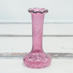 Beautiful Vintage Pilgrim Glass Hand Blown Cranberry Optic Swirl Bud Vase
