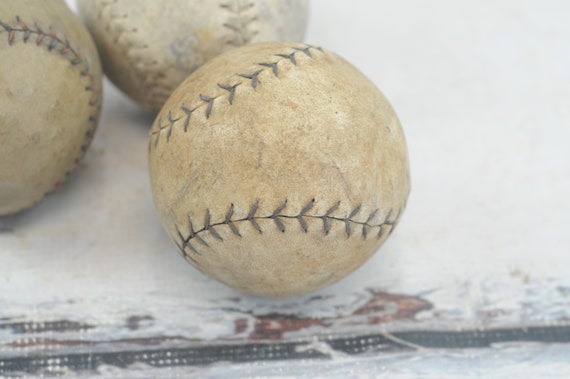 Balle de baseball réaliste Softball blanc en cuir 3D Tourné avec du