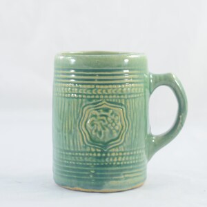 Antique . McCoy Pottery Green Glaze Grapes Shield Cup Stoneware Yelloware VGC