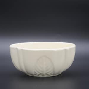 Vintage .  Haeger No. 231 Pottery MidCentury USA Pottery Oval Planter Off White With Leaves, Leaf Design