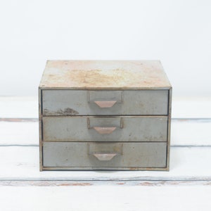 Vintage . Lyons Small Parts Tool Chest Metal 3 Drawer Cabinet Chest Box #4