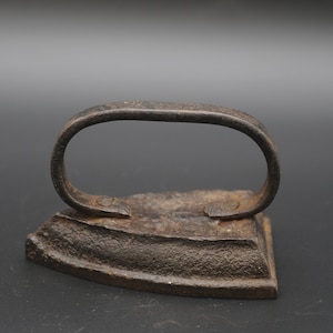 Antique Early Cast Iron Polishing Smoothing Iron Sad Iron