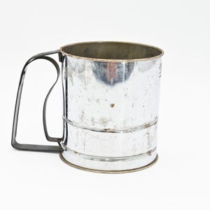 Vintage . Androck 3 Screen Flour Handi-Sift Sifter Silver With Black Handle Tin Sifter