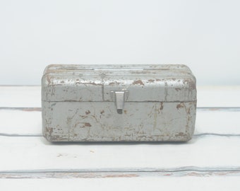 Antique Leather Tackle Box - Von Lengerke & Antoine (abercrombie and Fitch) - Distressed, Tattered, Gorgeous - Etsy Antique Leather Tackle Box - Von Lengerke & Antoine (abercrombie and Fitch) - Distressed, Tattered, Gorgeous - Etsy