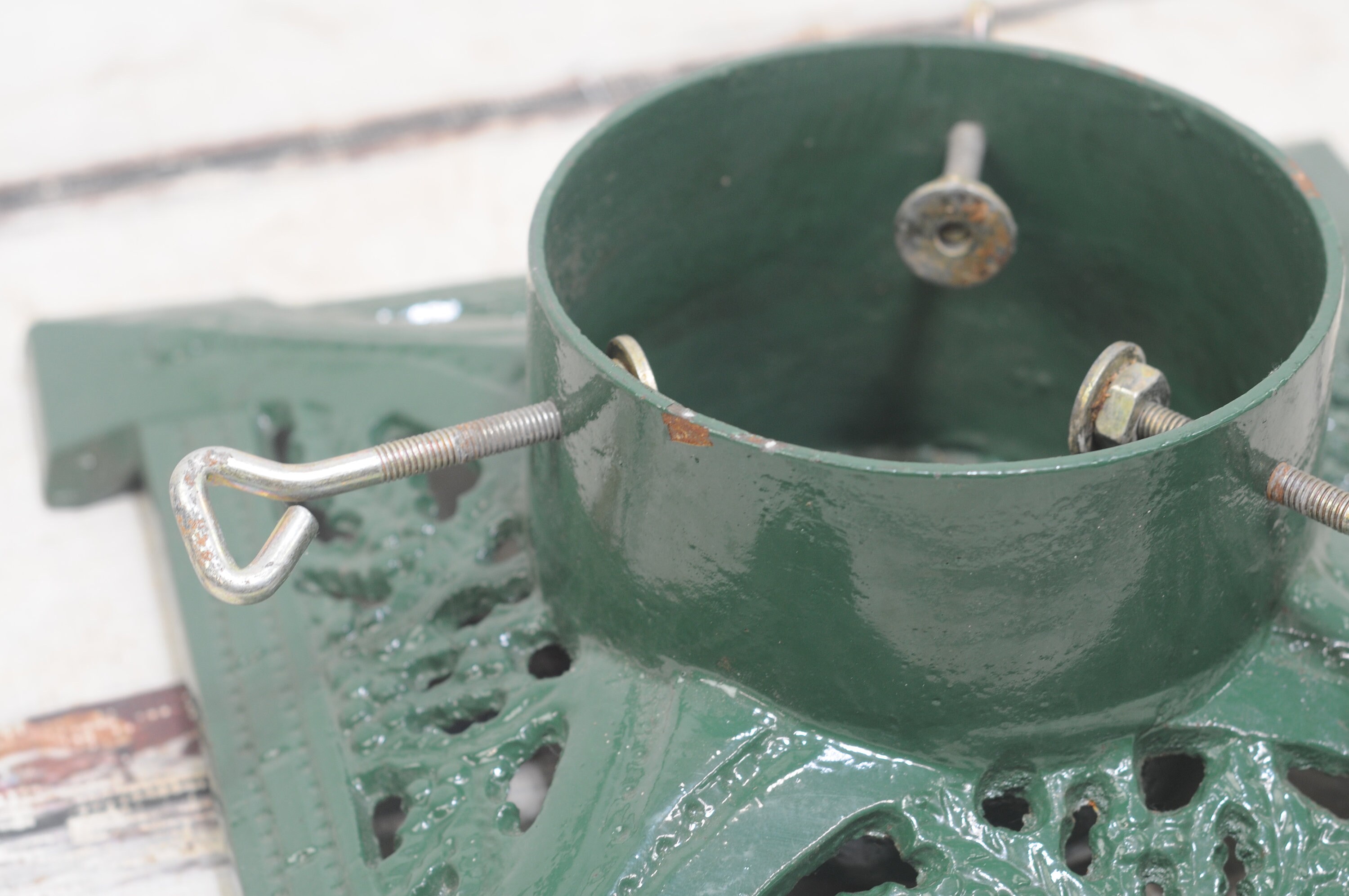 ヴィンテージ装飾グリーン鋳鉄クリスマスツリースタンドベース 13.75