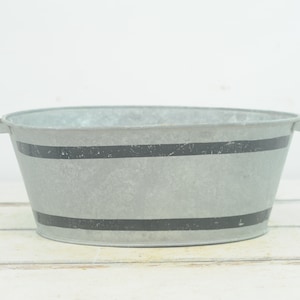 Vintage . Zinc/Galvanized Oval Wash Tub Heavy Duty Oval Tub Washtub Blue Stripes #2