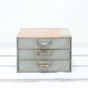 Vintage . Lyons Small Parts Tool Chest Metal 3 Drawer Cabinet Chest Box