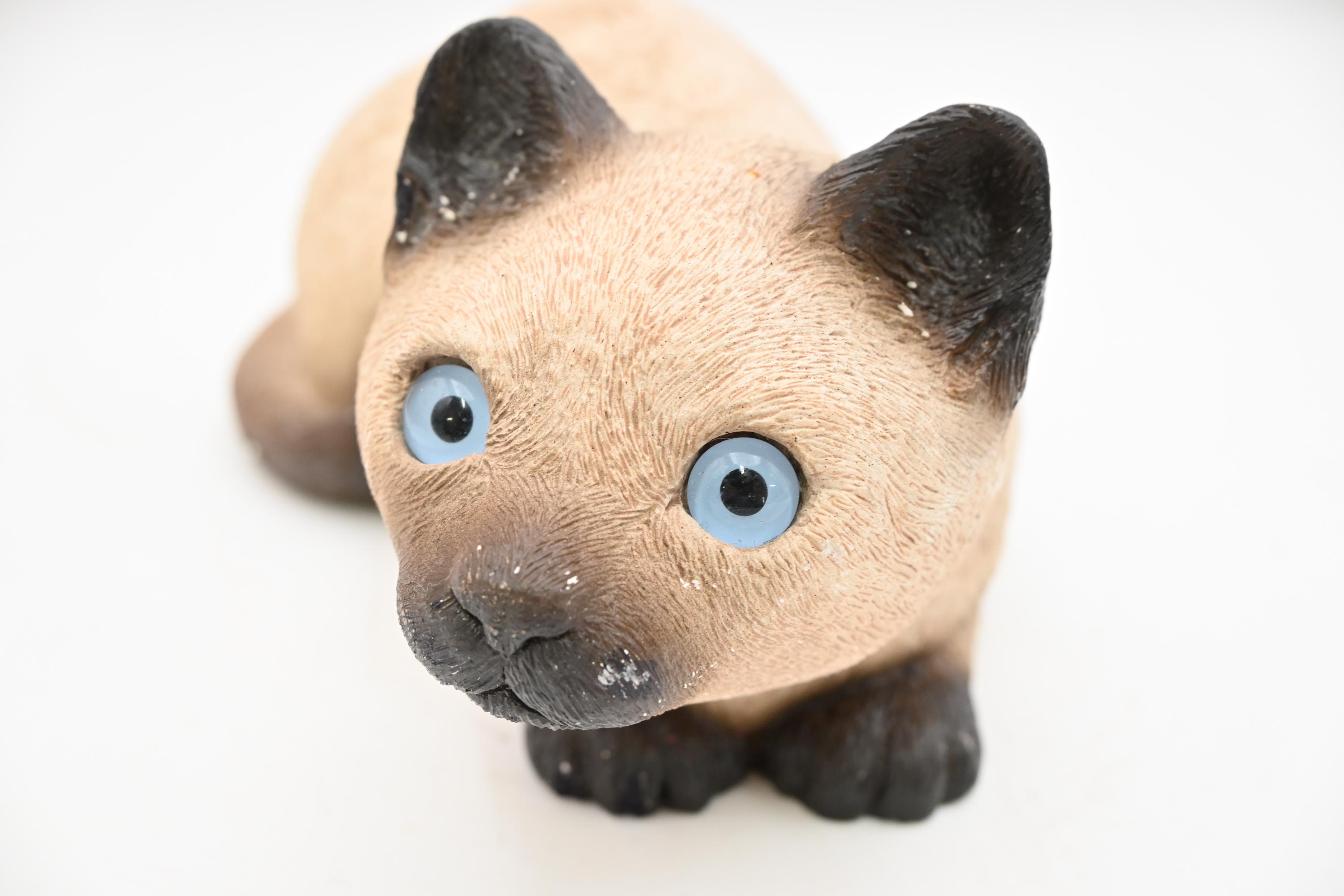 Vintage Sandcast Siamese Kitty 215 Signed Sandra Brue 1982 Cat