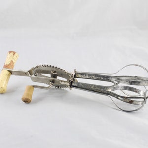 Vintage . Ecko Yellow High Speed Egg Beater Rotary Hand Mixer Portable Mixer