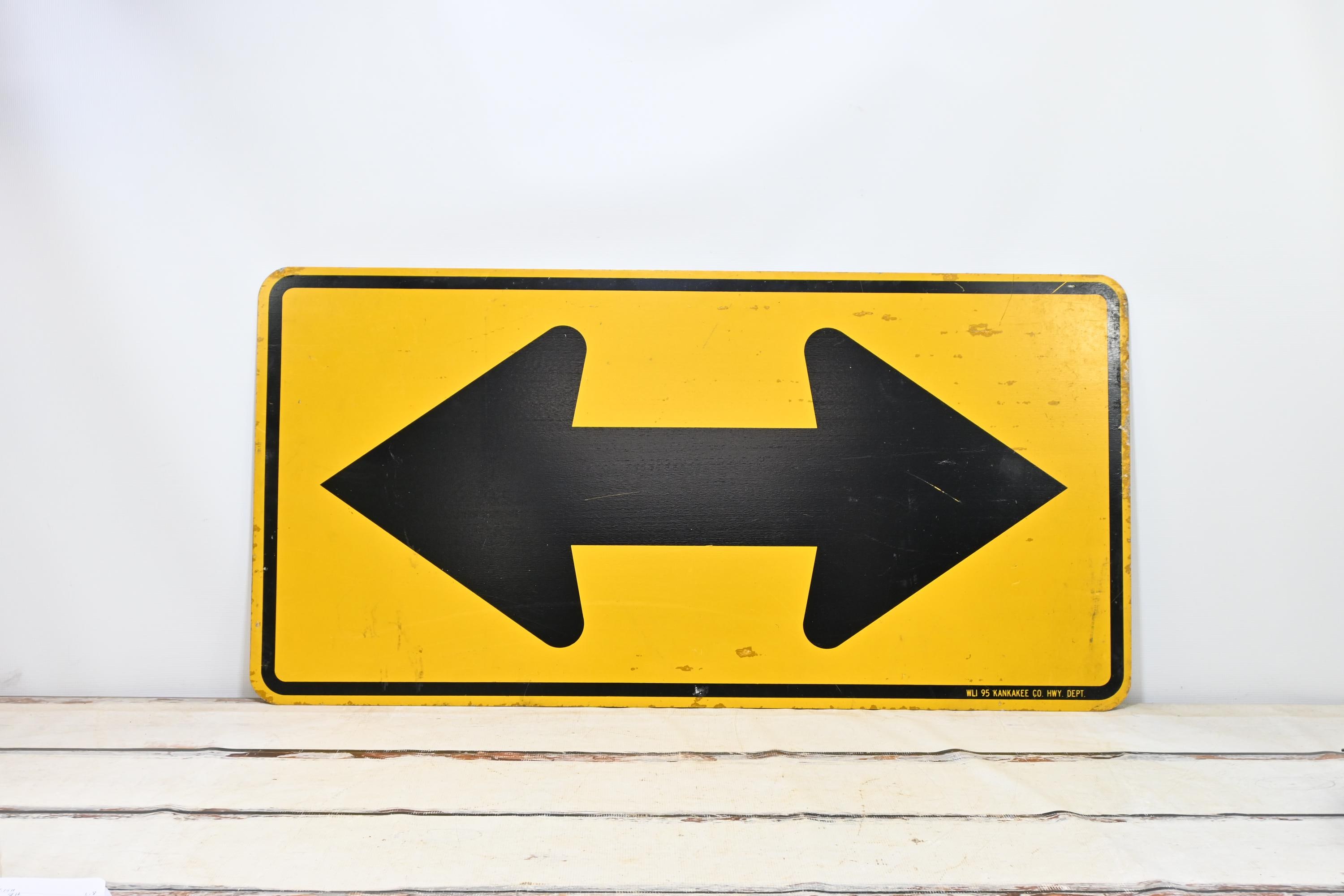 Country Cornerヴィンテージウォールサイン（廃盤品） Vintage 48x24 Arrow Metal Street Road Sign Left Right Two