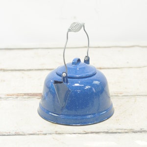 Vintage Tea Pot Teapot Blue and White Speckled Enamelware Camping Tea Pot Tea Kettle Wire Handle