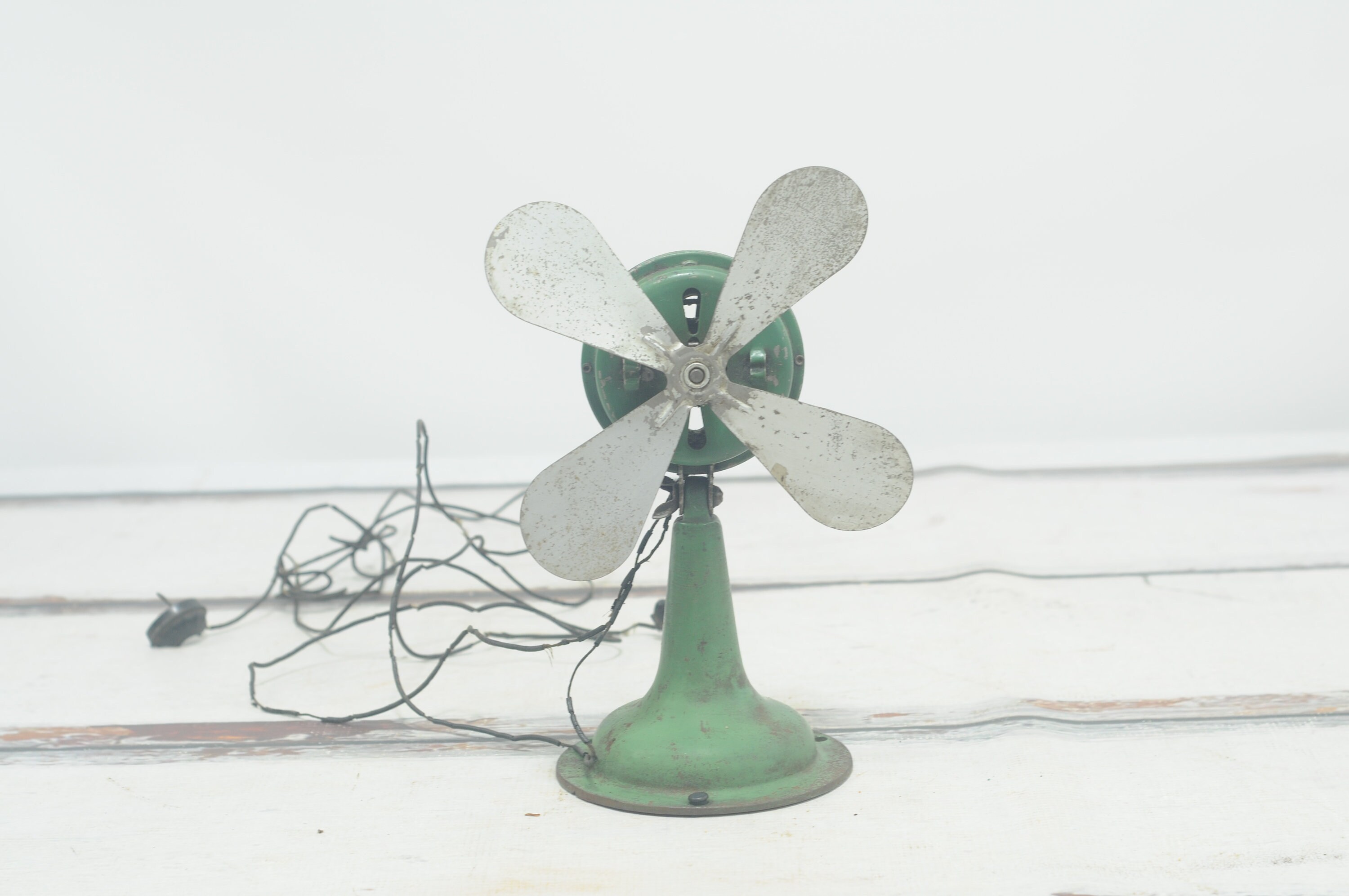 Antique/Vintage Small 11"H Green Cast Iron 4 Blade Fan Bad Cord Not Tested