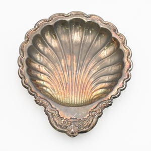 Vintage . Silverplate? Scalloped Edge Clam Shell Shaped Serving Tray Trinket Dish Bathroom Decor Dresser Decor Ring Jewelry Dish