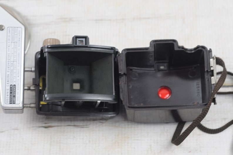 Vintage Kodak Brownie Holiday Flash Box Camera With Flash Retro Good Condition