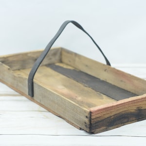 Vendimia. Caja de madera Antigua Caja de herramientas de madera Correa de cuero Mango de madera Tote # 2