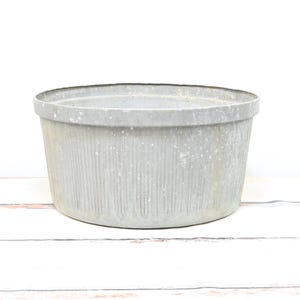 Vintage Galvanized Wash Tub Shaped Bushel Basket Planter Outdoor Garden Decor