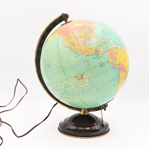 10-calowy szklany globus Replogle World podświetlany, wyprodukowany przed 1940 r. w zakładach litewskiej SRR, stan G.