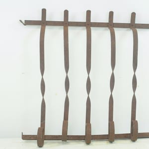 Antique/Vintage Garden Wall Decor Wrought Iron Rusty Window Guard Wall Hanger +