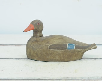 Vintage. Primitiv snidad träanka, handskuren målad gräsandsfigur.