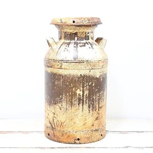 Vintage . Milk Can Cream Can 10 Gallon Rusty Milk Can