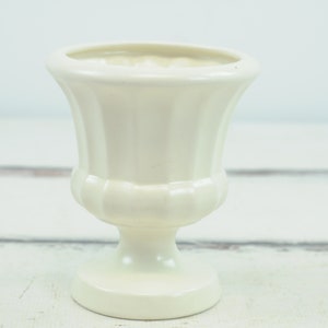 Vintage Royal Haeger Scalloped White Pottery Urn Planter Pedestal Vase Decorative Pottery