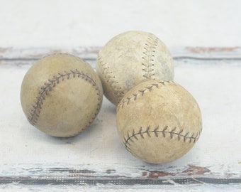 3 pelotas de softbol vintage Pelotas de softbol oficiales Una es una pelota de corcho cosida en el centro modelo Dudley n.º SB-12