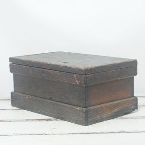 Antique . Hand Made Wood Carpenters Chest Primitive AAFA Folk Art Wood Trunk 24 x 14.5 x 11 +