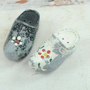Vintage . Salt And Pepper Shakers Black ands White Dutch Wooden Type Shoes Tole Painted *