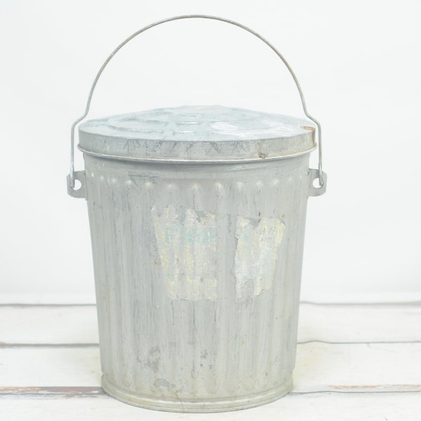 Medium . Vintage Zinc/Galvanized Pioneer For Larson #77  Trash Can Waste Can Waste Receptacle