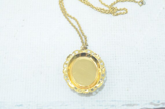 Vintage Carved Shell Cameo Pendant Necklace Gold … - image 5