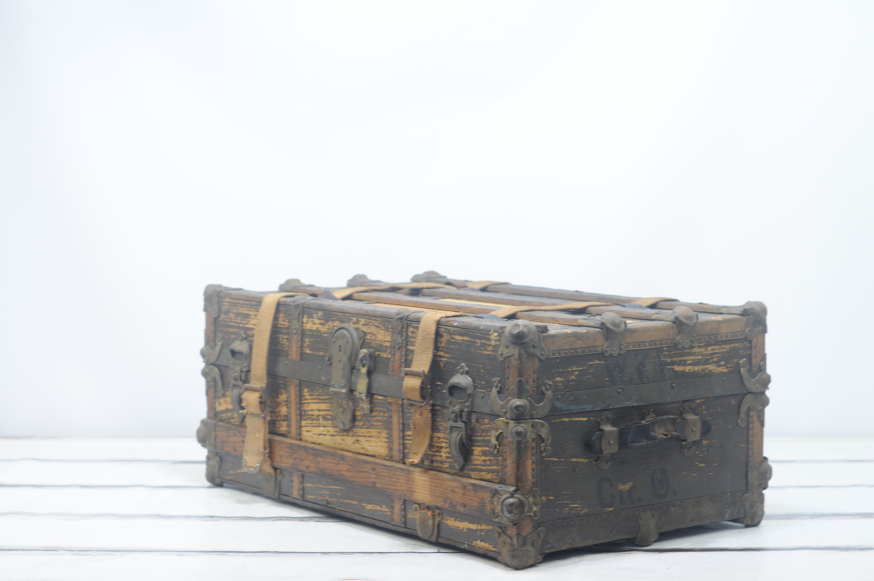 Antique Flat Top Steamer Trunk Eagle Lock Co Foot Locker Steamer