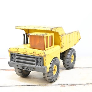 Vintage . 1970s Metal Pressed Steel Toy Truck Tonka Truck Yellow XMB 975 Tonka Dump Truck +