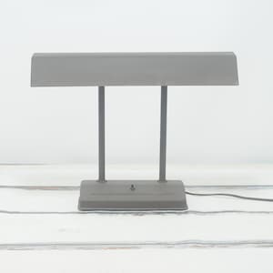 Vintage Machine Age Desk Lamp Desk Top Portable Lamp Bankers Lamp