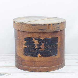 Antique . Swift Brand Brookfield Cheese Primitive Large Round Bentwood Banded Cheese Box Pantry Box
