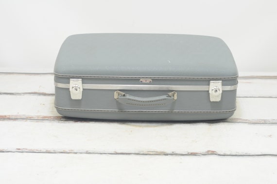 Vintage American Tourister Large Size Suitcase Lu… - image 2