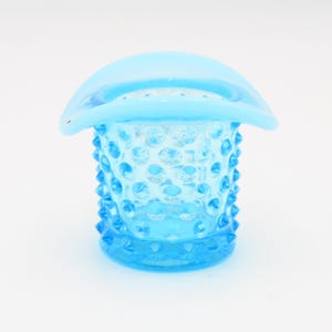 Jahrgang . Blaue Fenton Opalescent Hobnail Top Hat Zahnstocher Halter Kerze #2