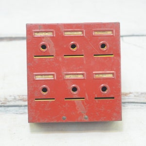 Vintage Rot und Gelb Metall Tudor Home Budget Bank Box 6 Dosen und Einsätze Kein Schlüssel