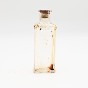 Vintage ./ Antique Glass Apothecary Medicine Bottle Cork Stopper