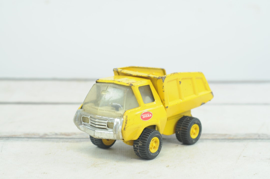 Vintage Tonka Toy Pressed Steel Yellow Dump Truck