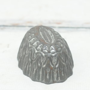 Antique . Detailed Embossed Tin Pudding Mold Candy Mold Scalloped Edge Mold Cake Mold Bakeware
